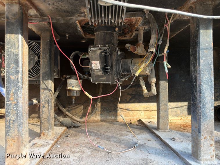 image for item FP3166 2003 Mack CV713 vacuum truck
