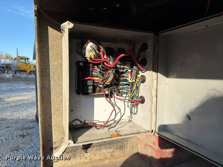 image for item FP3166 2003 Mack CV713 vacuum truck
