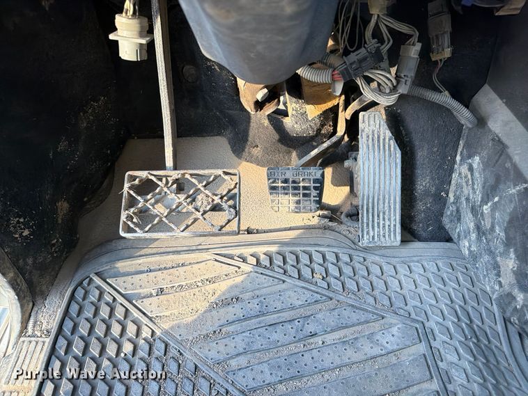 image for item FP3166 2003 Mack CV713 vacuum truck