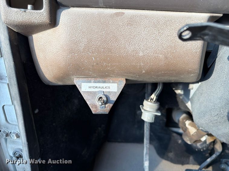 image for item FP3166 2003 Mack CV713 vacuum truck