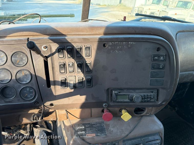 image for item FP3166 2003 Mack CV713 vacuum truck