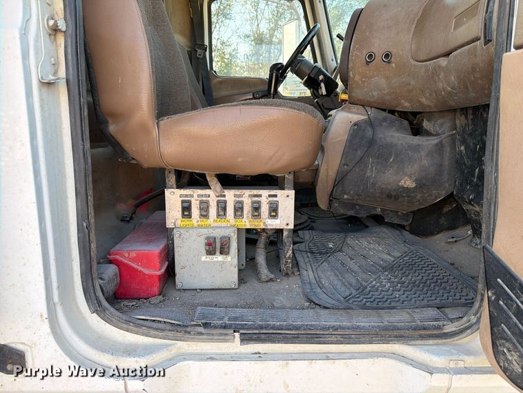 image for item FP3166 2003 Mack CV713 vacuum truck