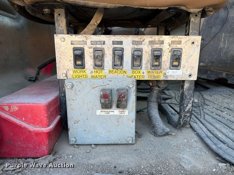 image for item FP3166 2003 Mack CV713 vacuum truck