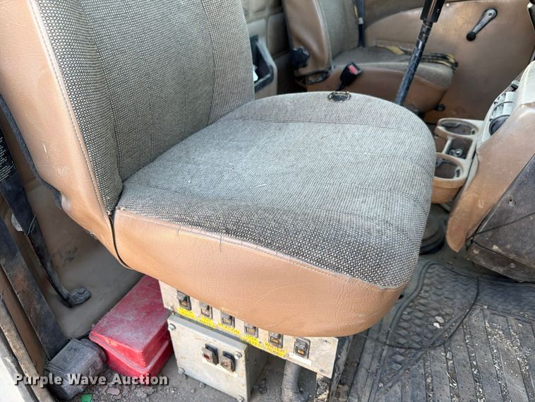 image for item FP3166 2003 Mack CV713 vacuum truck