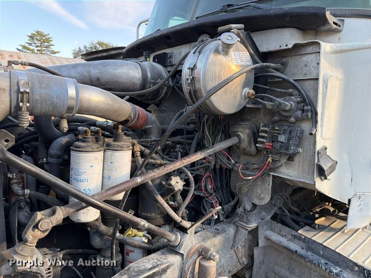 image for item FP3166 2003 Mack CV713 vacuum truck