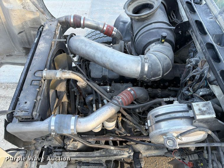image for item FP3166 2003 Mack CV713 vacuum truck