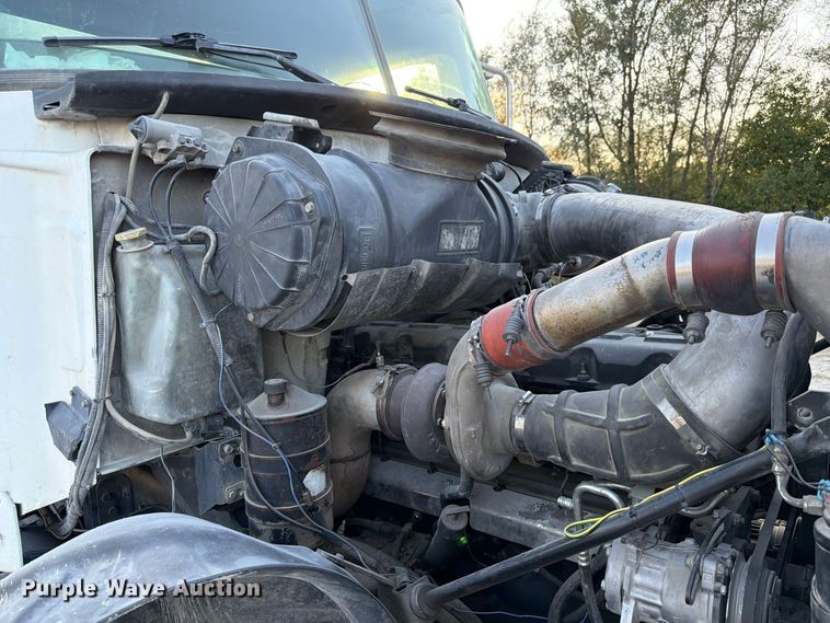 image for item FP3166 2003 Mack CV713 vacuum truck