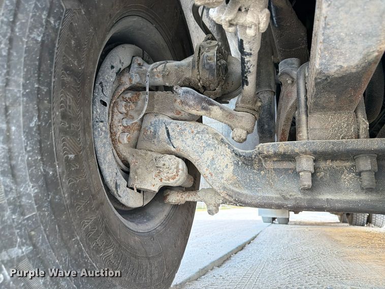 image for item FP3166 2003 Mack CV713 vacuum truck