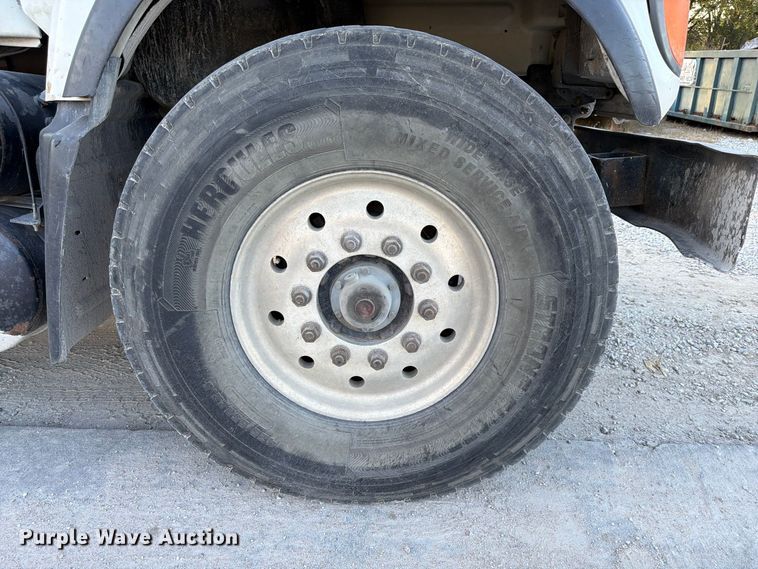 image for item FP3166 2003 Mack CV713 vacuum truck