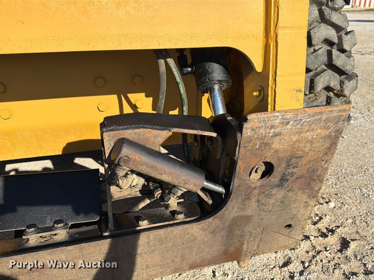 image for item FP3179 2007 Caterpillar 272C skid steer loader
