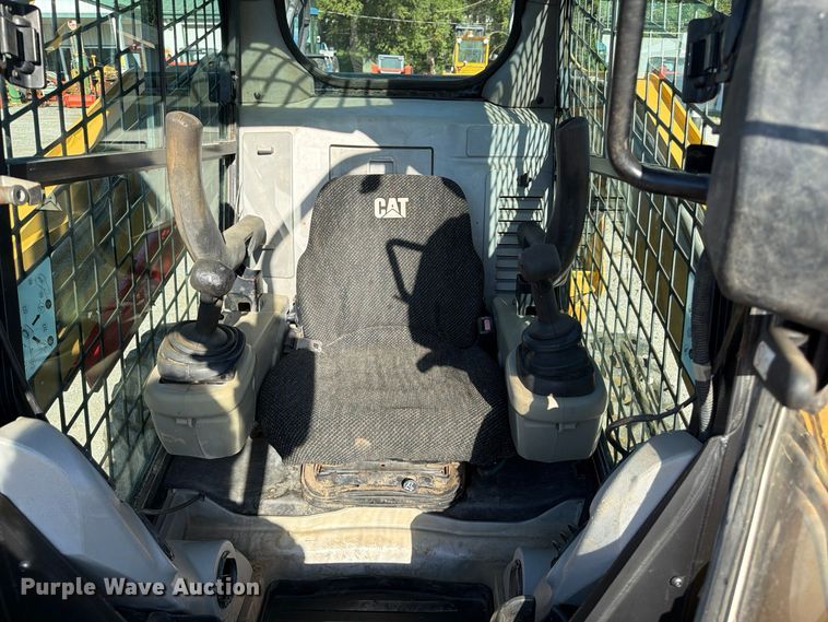 image for item FP3179 2007 Caterpillar 272C skid steer loader
