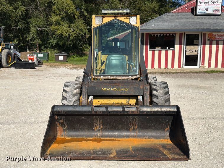 image for item FP3180 1994 New Holland L785 skid steer loader
