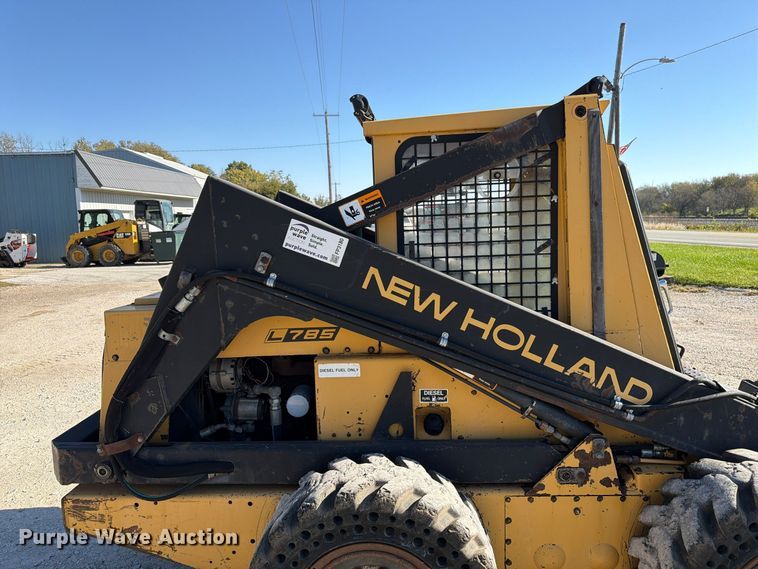 image for item FP3180 1994 New Holland L785 skid steer loader