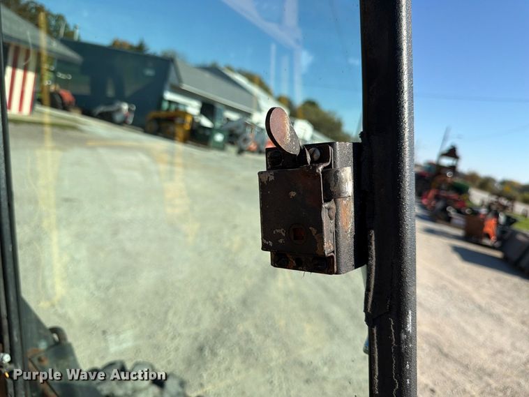 image for item FP3180 1994 New Holland L785 skid steer loader