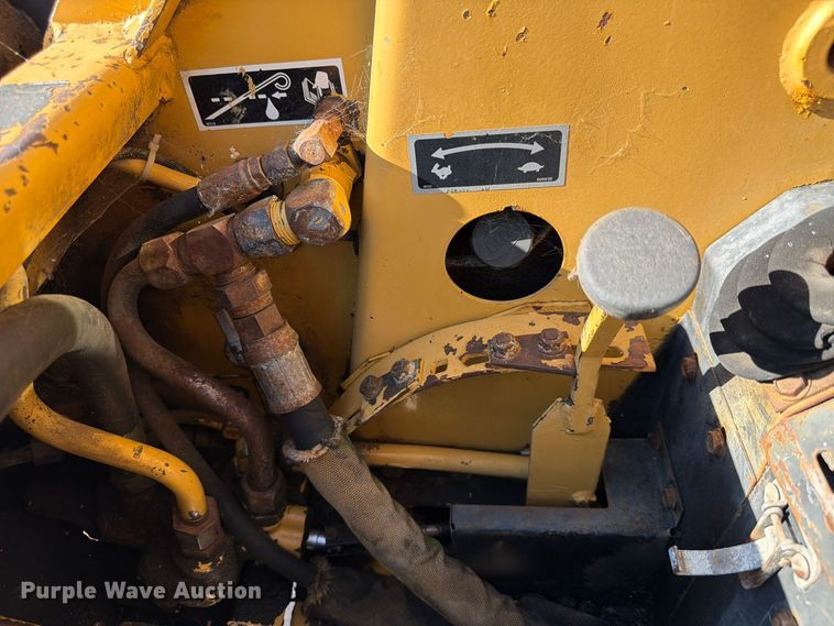 image for item FP3180 1994 New Holland L785 skid steer loader