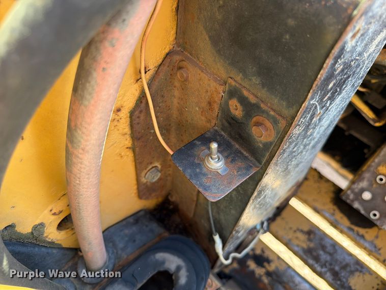 image for item FP3180 1994 New Holland L785 skid steer loader