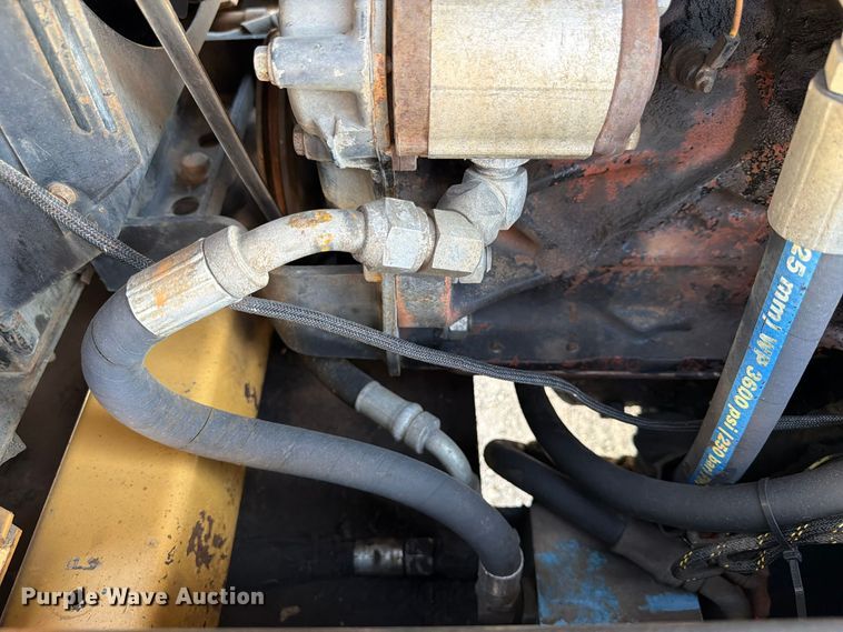 image for item FP3180 1994 New Holland L785 skid steer loader