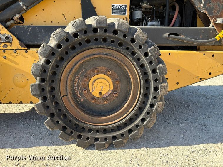 image for item FP3180 1994 New Holland L785 skid steer loader