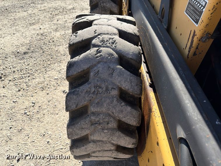 image for item FP3180 1994 New Holland L785 skid steer loader
