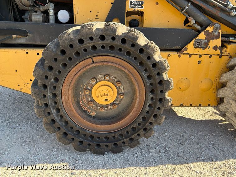 image for item FP3180 1994 New Holland L785 skid steer loader
