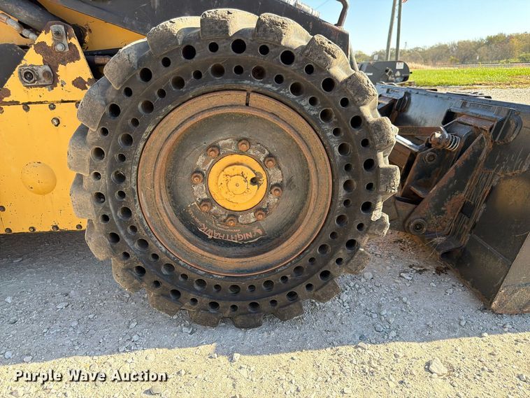 image for item FP3180 1994 New Holland L785 skid steer loader