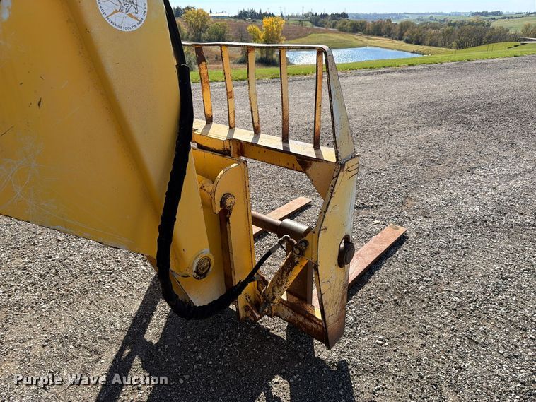 image for item FP3186 1998 Pettibone 8042 telehandler