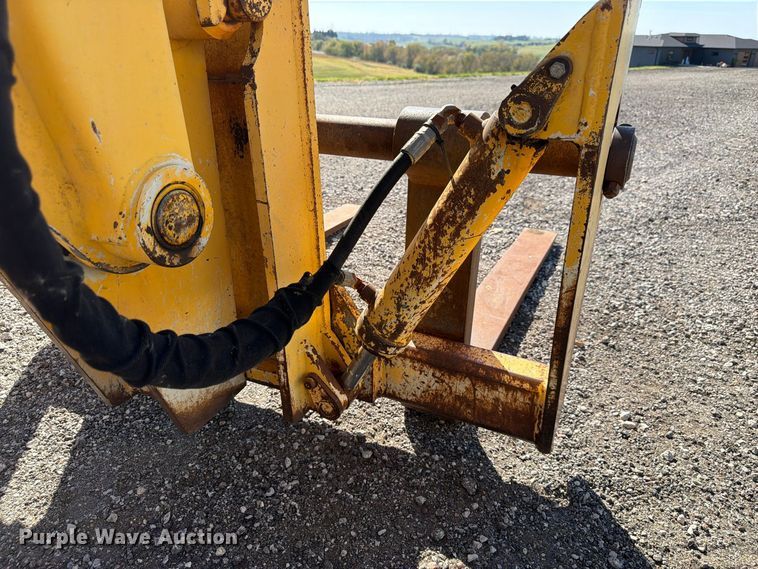 image for item FP3186 1998 Pettibone 8042 telehandler