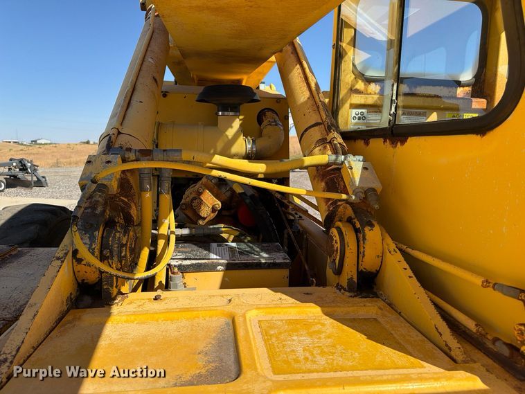 image for item FP3186 1998 Pettibone 8042 telehandler