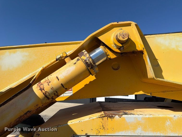 image for item FP3186 1998 Pettibone 8042 telehandler