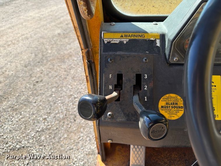 image for item FP3186 1998 Pettibone 8042 telehandler