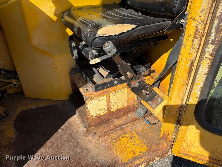 image for item FP3186 1998 Pettibone 8042 telehandler