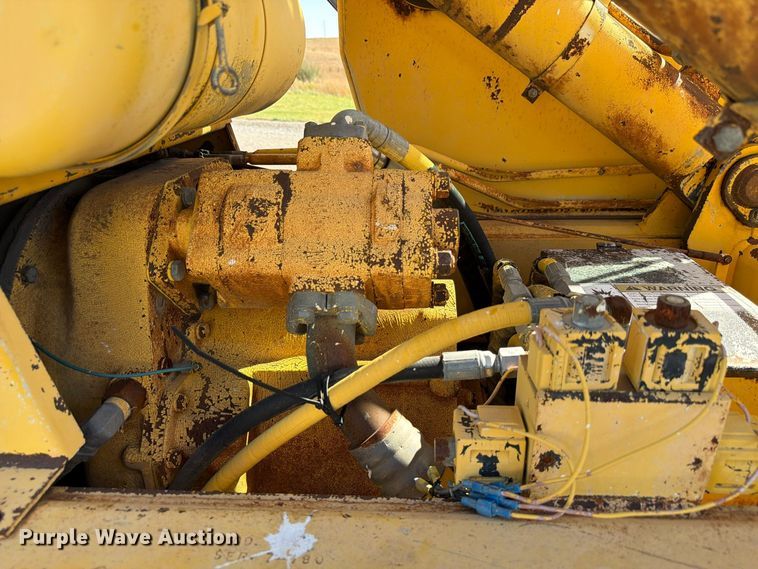 image for item FP3186 1998 Pettibone 8042 telehandler