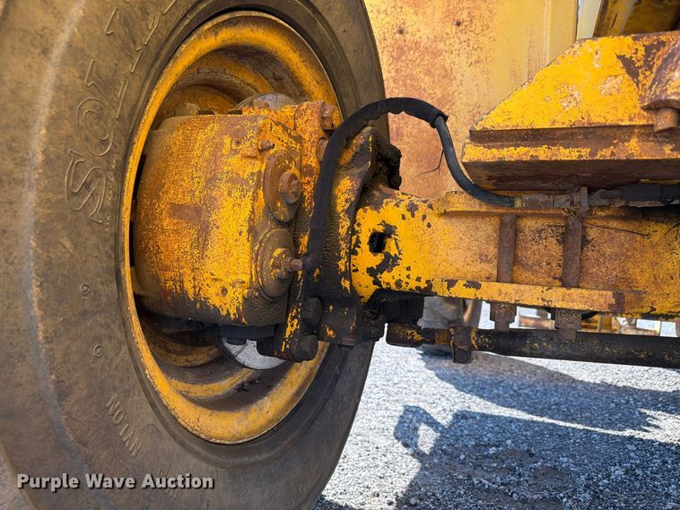 image for item FP3186 1998 Pettibone 8042 telehandler
