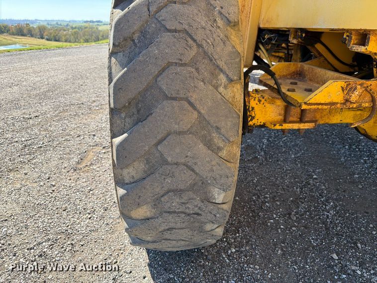 image for item FP3186 1998 Pettibone 8042 telehandler