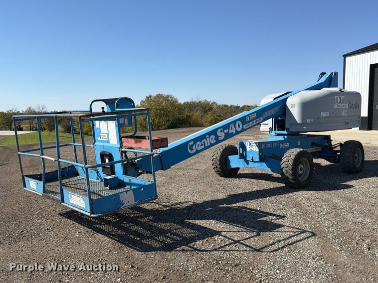 image for item FP3187 1998 Genie S-40 boom lift