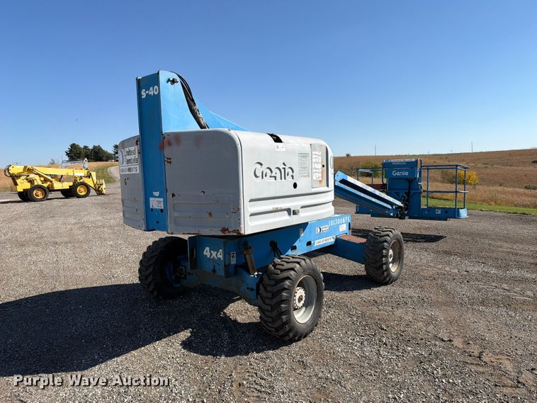 image for item FP3187 1998 Genie S-40 boom lift