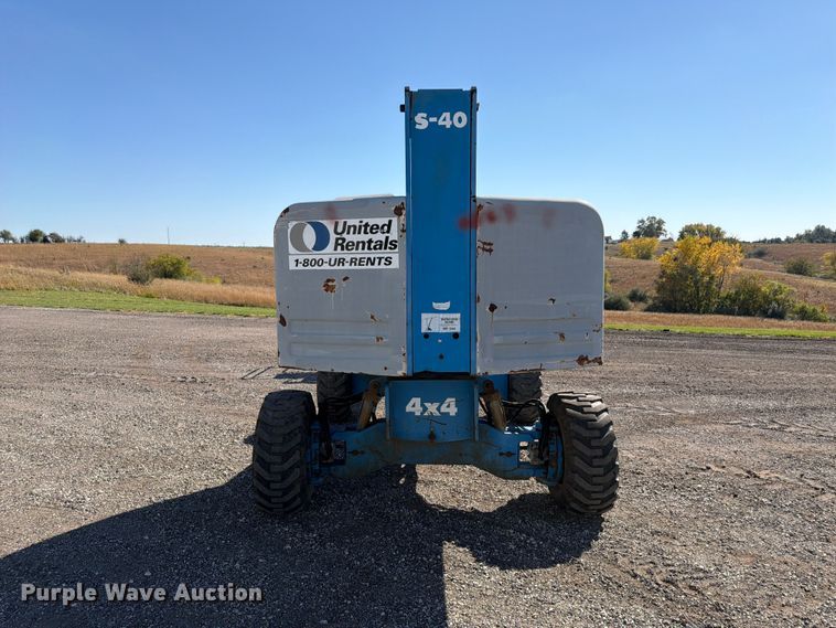 image for item FP3187 1998 Genie S-40 boom lift