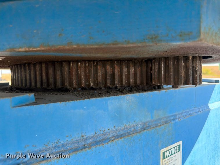 image for item FP3187 1998 Genie S-40 boom lift