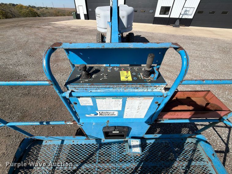 image for item FP3187 1998 Genie S-40 boom lift