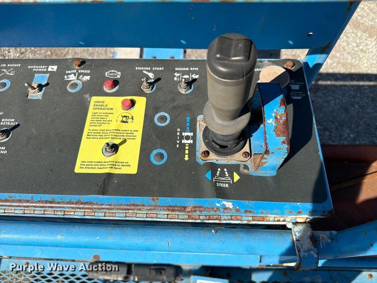 image for item FP3187 1998 Genie S-40 boom lift