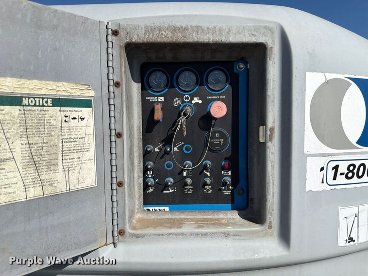 image for item FP3187 1998 Genie S-40 boom lift