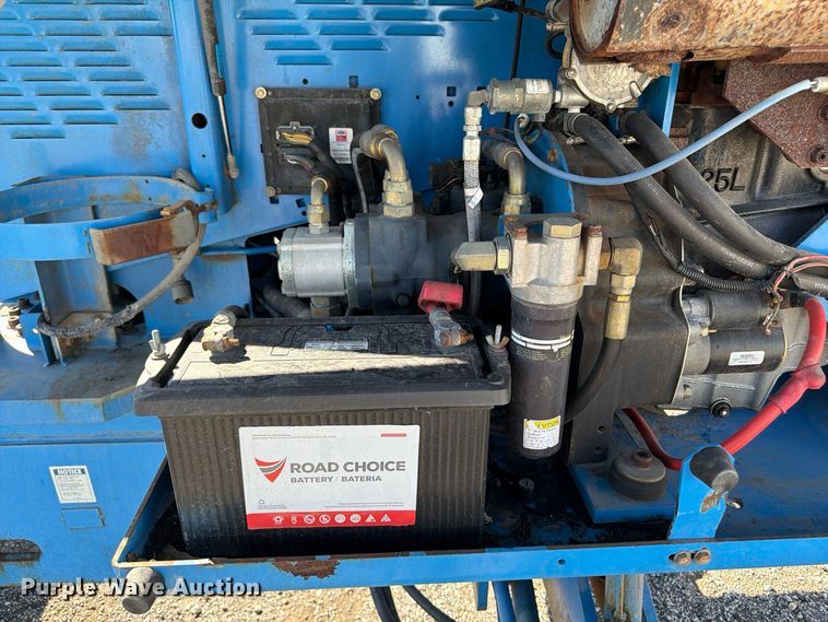 image for item FP3187 1998 Genie S-40 boom lift