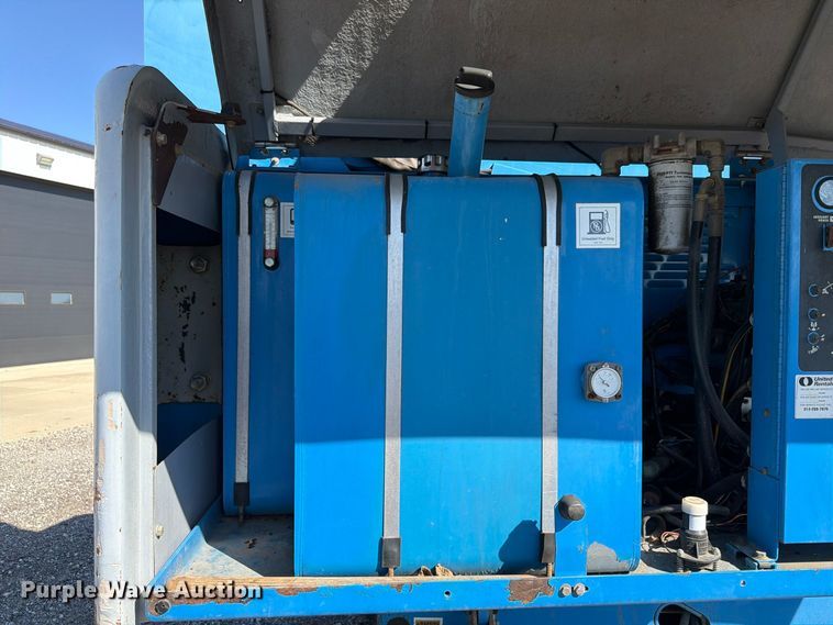 image for item FP3187 1998 Genie S-40 boom lift