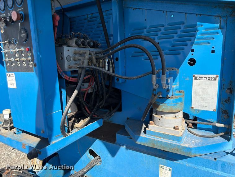 image for item FP3187 1998 Genie S-40 boom lift
