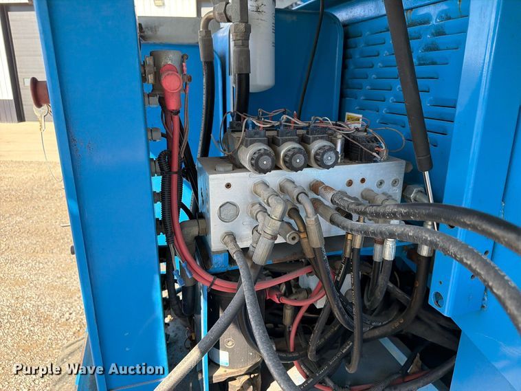 image for item FP3187 1998 Genie S-40 boom lift