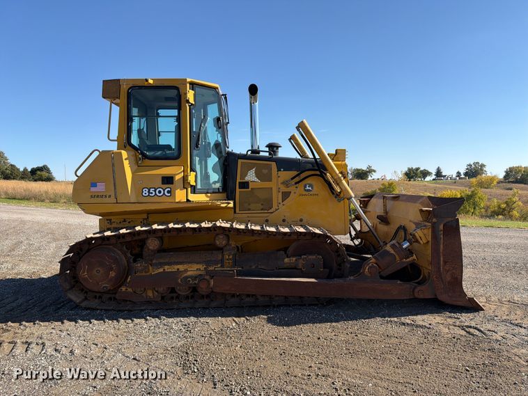 image for item FP3188 2003 John Deere 850C dozer