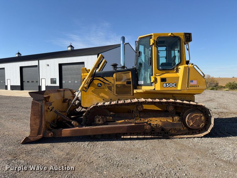 image for item FP3188 2003 John Deere 850C dozer