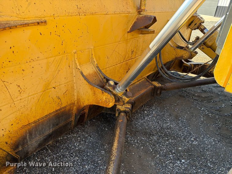 image for item FP3188 2003 John Deere 850C dozer