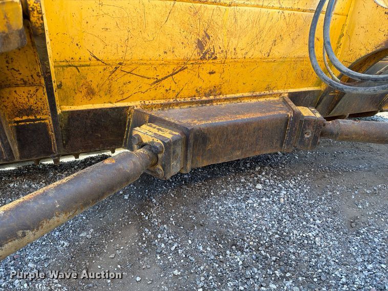 image for item FP3188 2003 John Deere 850C dozer