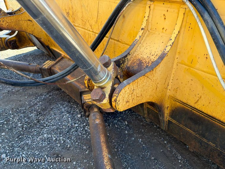 image for item FP3188 2003 John Deere 850C dozer